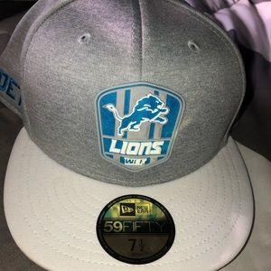 Gray/white Detroit Lions hat